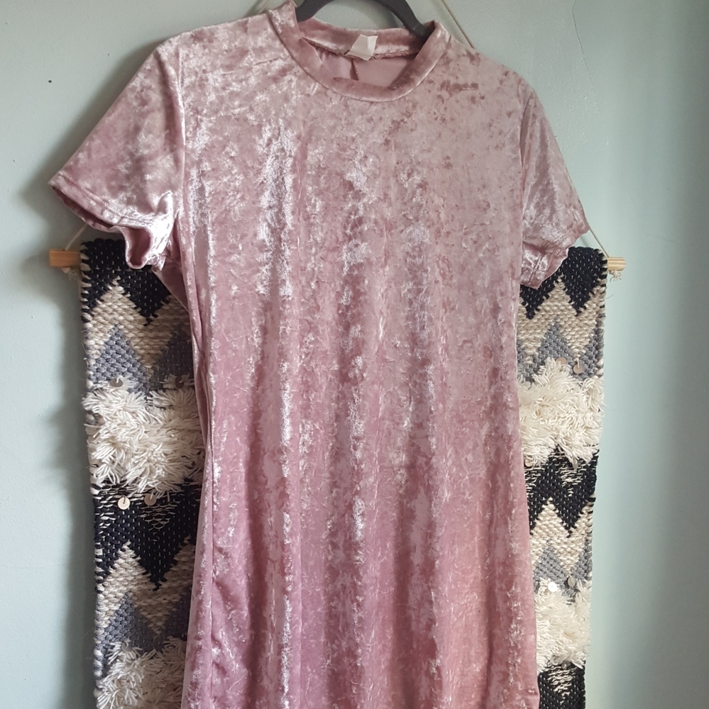 Blush Pink Crushed Velvet bodycon Dress - Picture 3 of 7